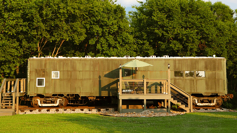 airbnb-wwii-train-promo