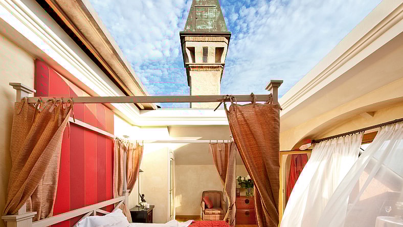 L'Albereta's Cabriolet Suite features a retractable roof