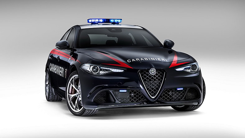 alfa-romeo-giulia-qv0police-1.jpg