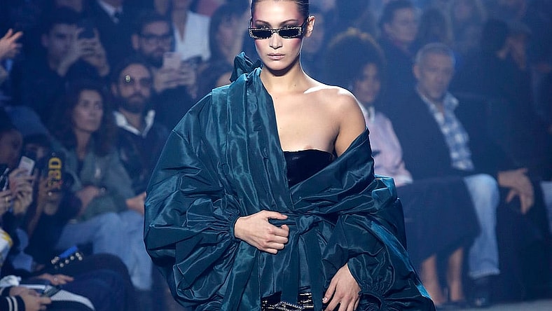bella-hadid-nipple-paris-4