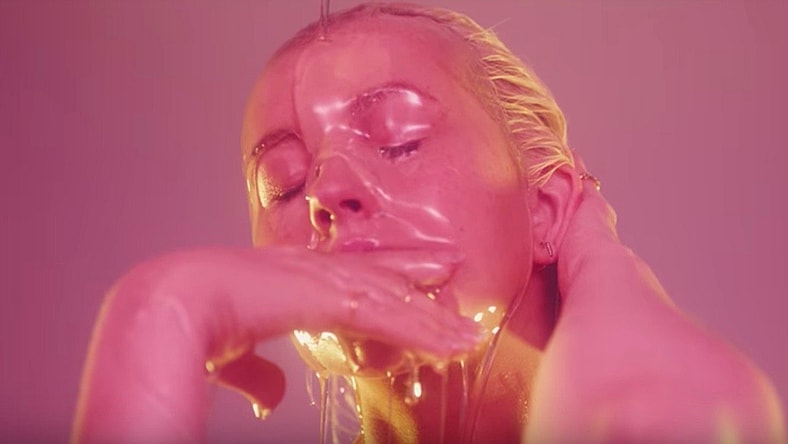 christina-aguilera-accelerate-4