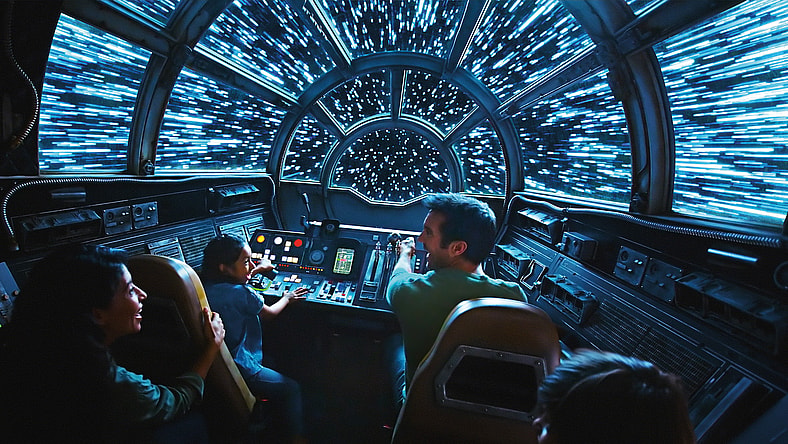 disneyland-star-wars-land-millenium-falcon