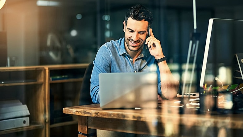 entrepreneur-laptop-main