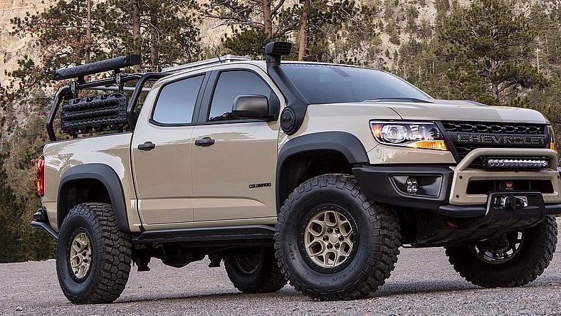 facebook-Linked_Image___2017-SEMA-Chevrolet-Colorado-ZR2-AEV-001
