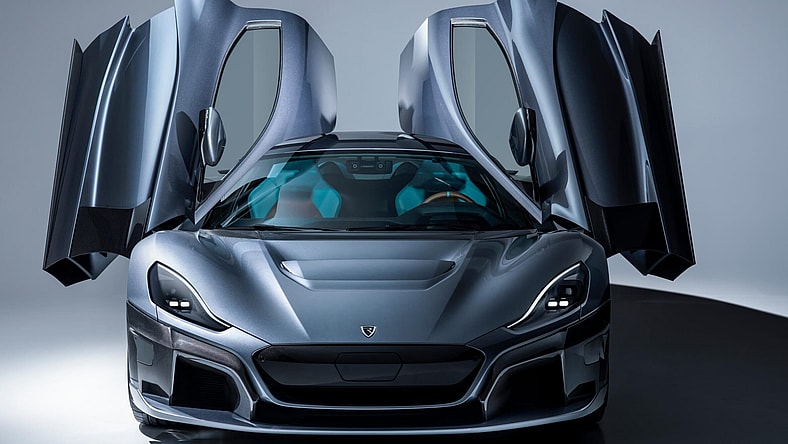 facebook-Linked_Image___C_TWO_studio_front_doors_up_01