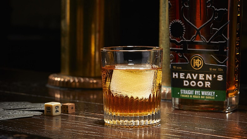 facebook-Linked_Image___heaven's door rye old fashioned