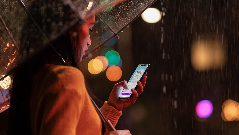 facebook-Linked_Image___iphone promo