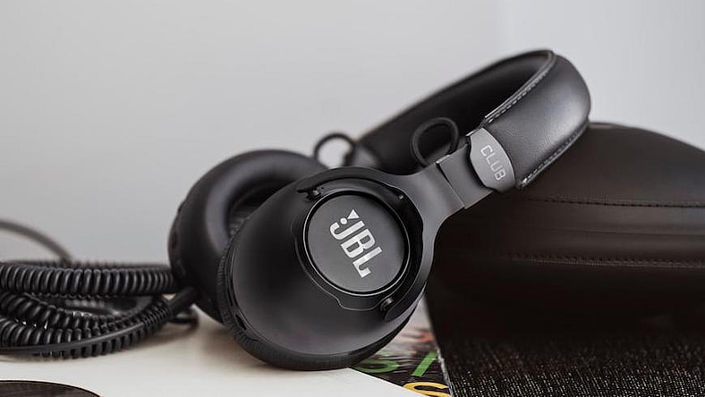 facebook-Linked_Image___JBL_Club ONE_Lifestyle Image_Still Life