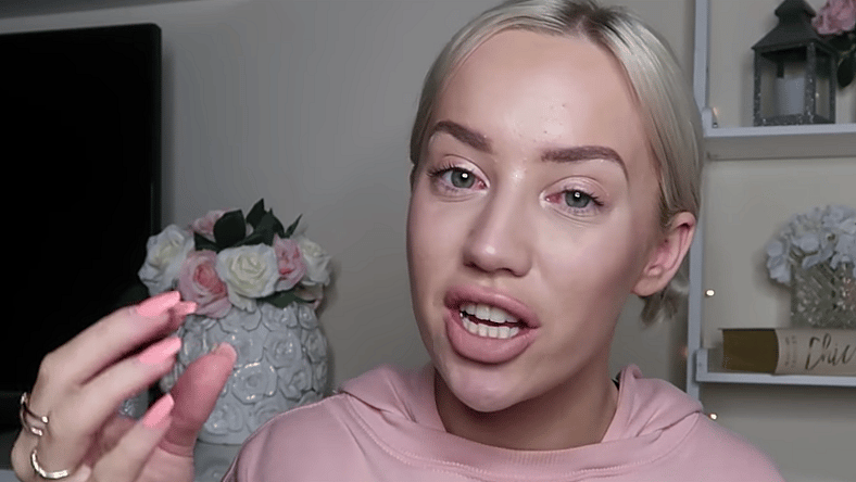 facebook-Linked_Image___YouTube-Elle-Darby-Exposed-Hotel-White-Moose-Cafe-Paul-Stenson-Social-Media-Dublin-Bath-1207005