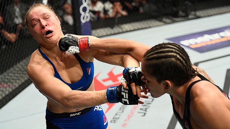 Amanda Nunes defeats Ronda Rousey