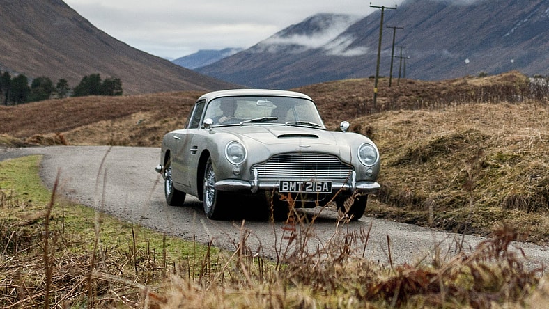 James Bond Aston Martin