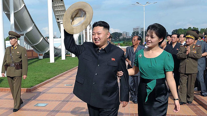 Kim Jong Un AP waving