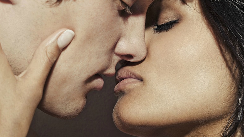 kissing1