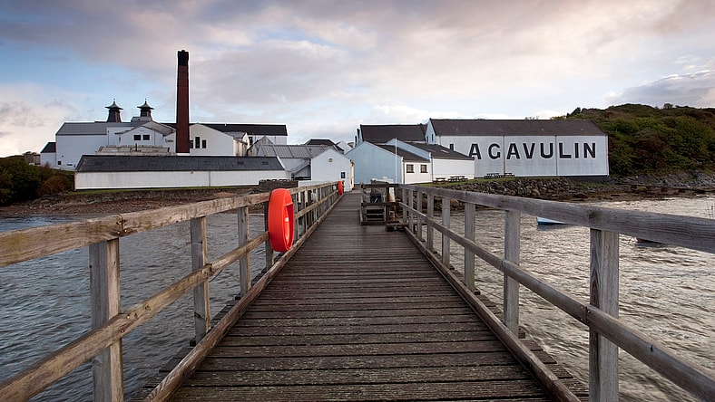 Lagavulin Distillery_1.jpg