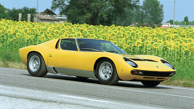 Lamborghini Miura yellow right side.jpg