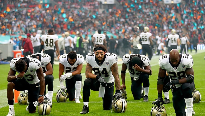 New Orleans Saints players and team kneel prior to the NFL match between New Orleans Saints and Miami Dolphins at Wembley Stadium on October 1