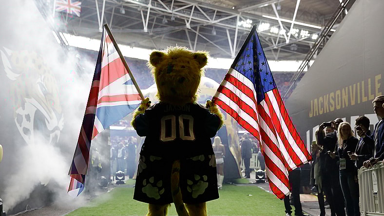 np010816_londonnfl_article.jpg