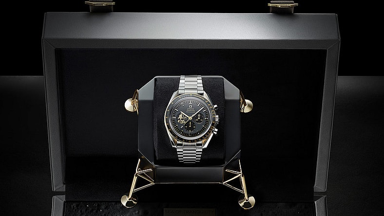 omega-speedy-50th-2-thumb-960xauto-100136