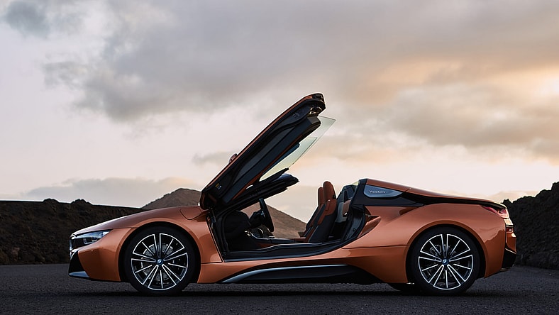 P90285405_highRes_the-new-bmw-i8-roads