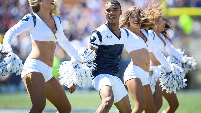 rams-male-cheerleader-GettyImages-1034518806