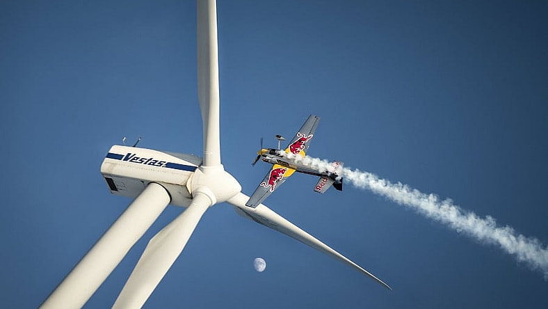 Pilot Hannes Arch performs at the Windpark Hohe Tauern