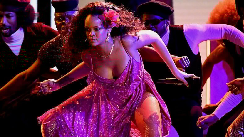 rihanna-grammys-meme-promo