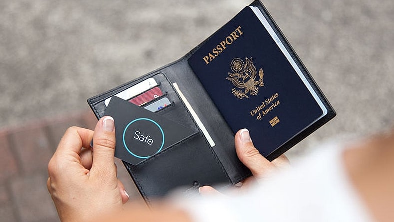 Safedome Bluetooth wallet card