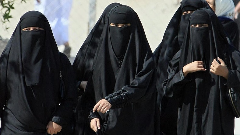 saudi-arabia-abaya