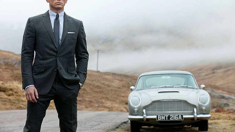 Skyfall (2012) - Aston Martin DB5 - The Driver: Daniel Craig