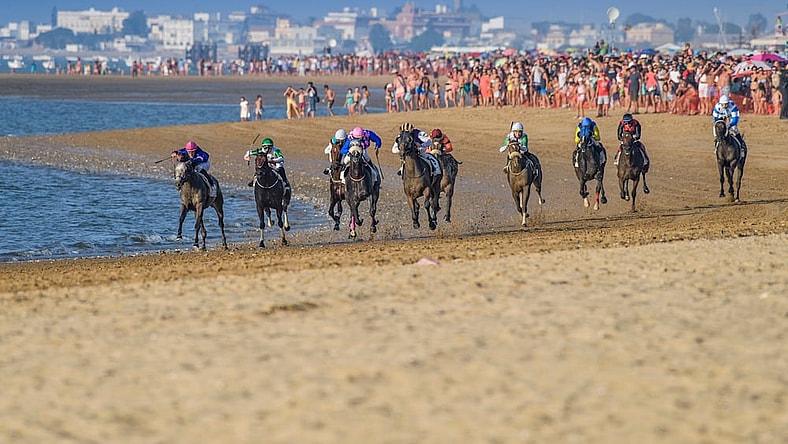 spanish-beach-horse-race-1