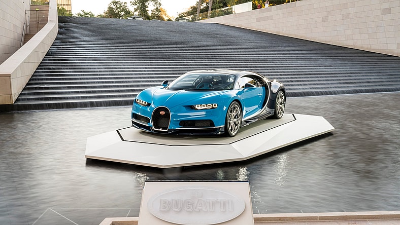 01_Bugatti_Chiron_Fondation_Louis_Vuitton_Paris.jpg