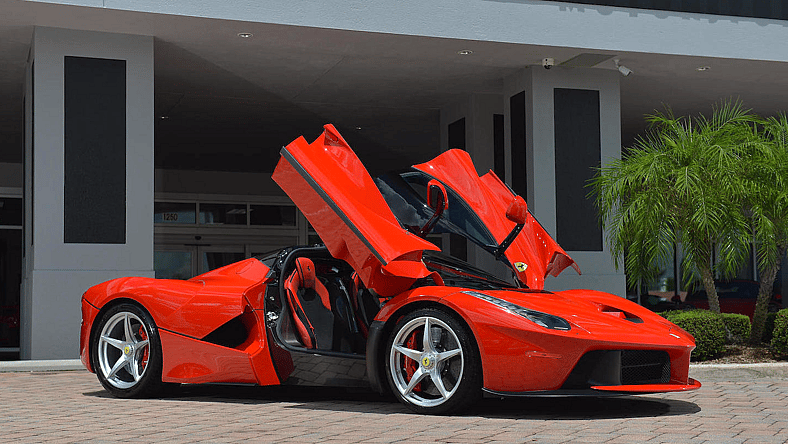 2014 Ferrari LaFerrari red 1.png