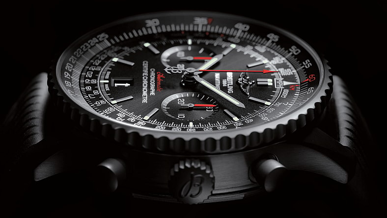 Breitling Navitimer 46 Blacksteel_04.jpg