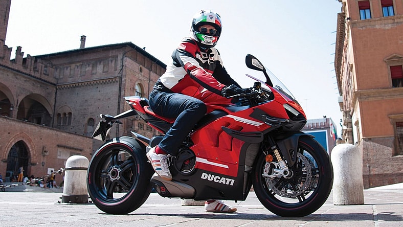 Ducati Superleggera V4 Promo