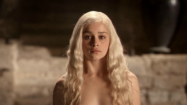 Emilia_Clarke_Game_of_Thrones_1_00020111.jpg