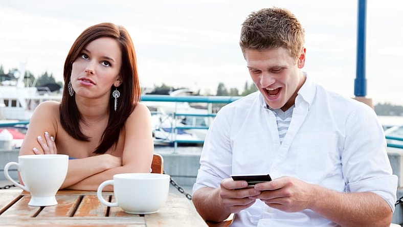 Ghostbot app automatically texts bad dates (Photo: Justin Horrocks/Getty Images)