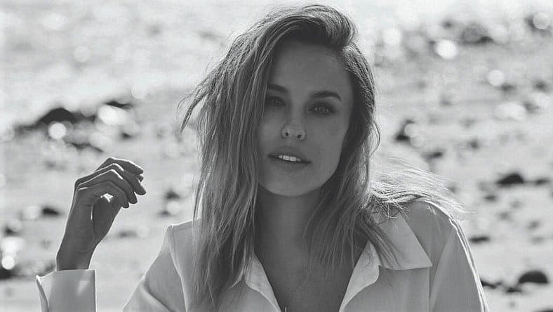 Mortal Kombat Star Jessica McNamee Promo (2)