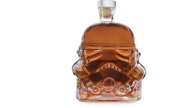 The Original Stormtrooper decanter holds 750ml of your favorite hooch (Photo: The Fowndry Limited)