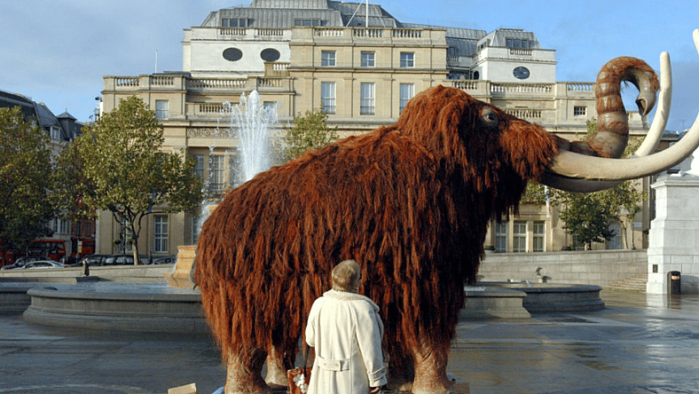woolly-mammoth-model-full-size-GettyImages-832586998