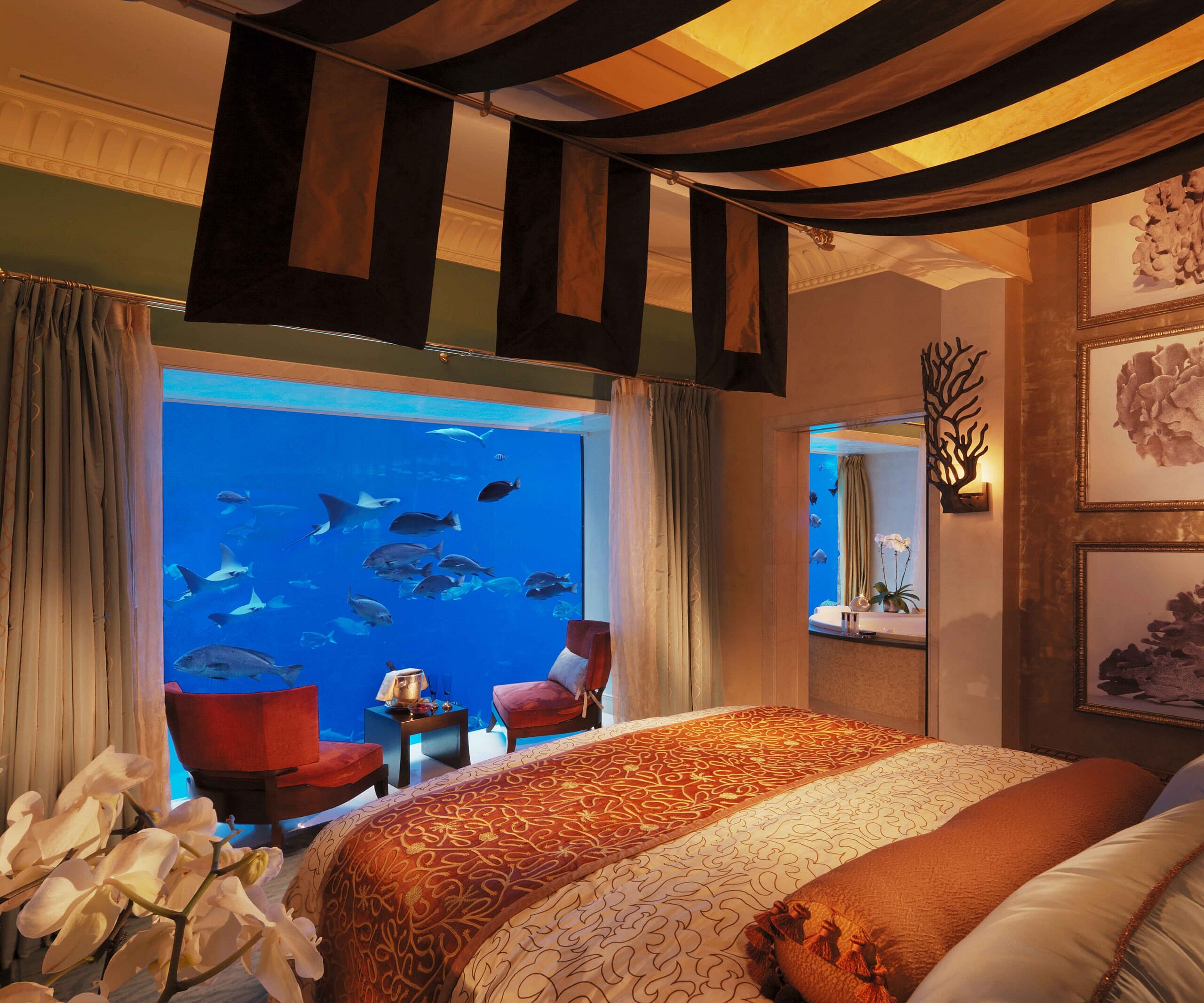 atlantisthepalm-underwatersuites-bedroom-2