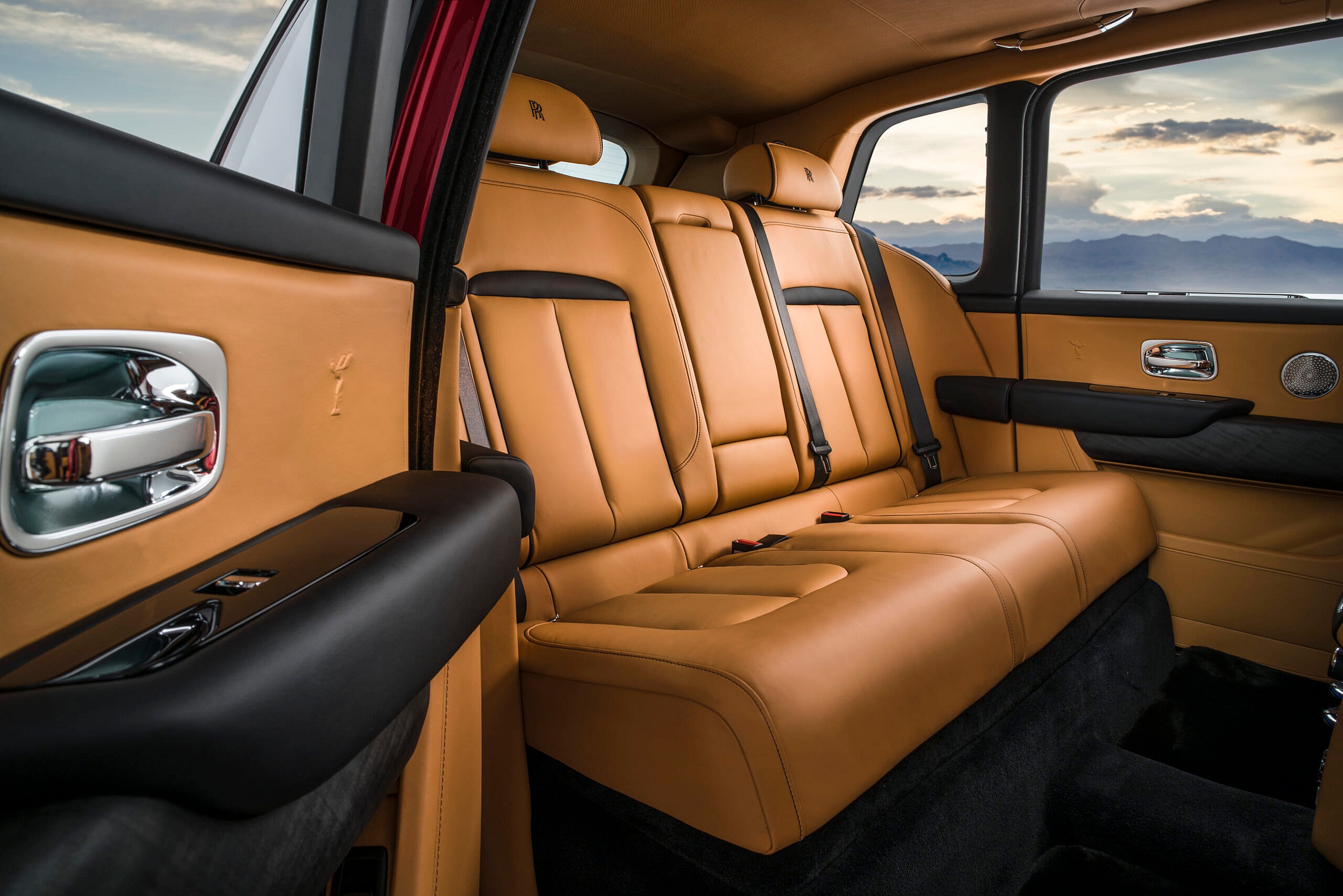 Cullinan Magma Red Interior (1)