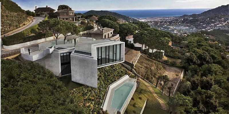 X-House, Spain