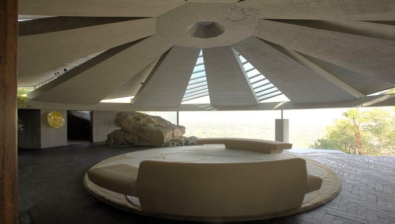 Bond villain hideout Robb