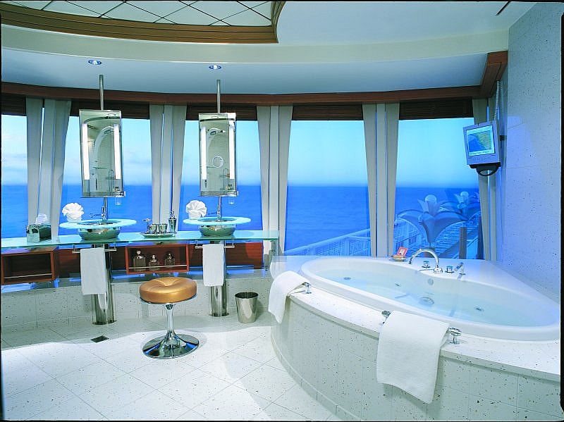 ncl_Star_Strm_Garden_Villa_Bath_1