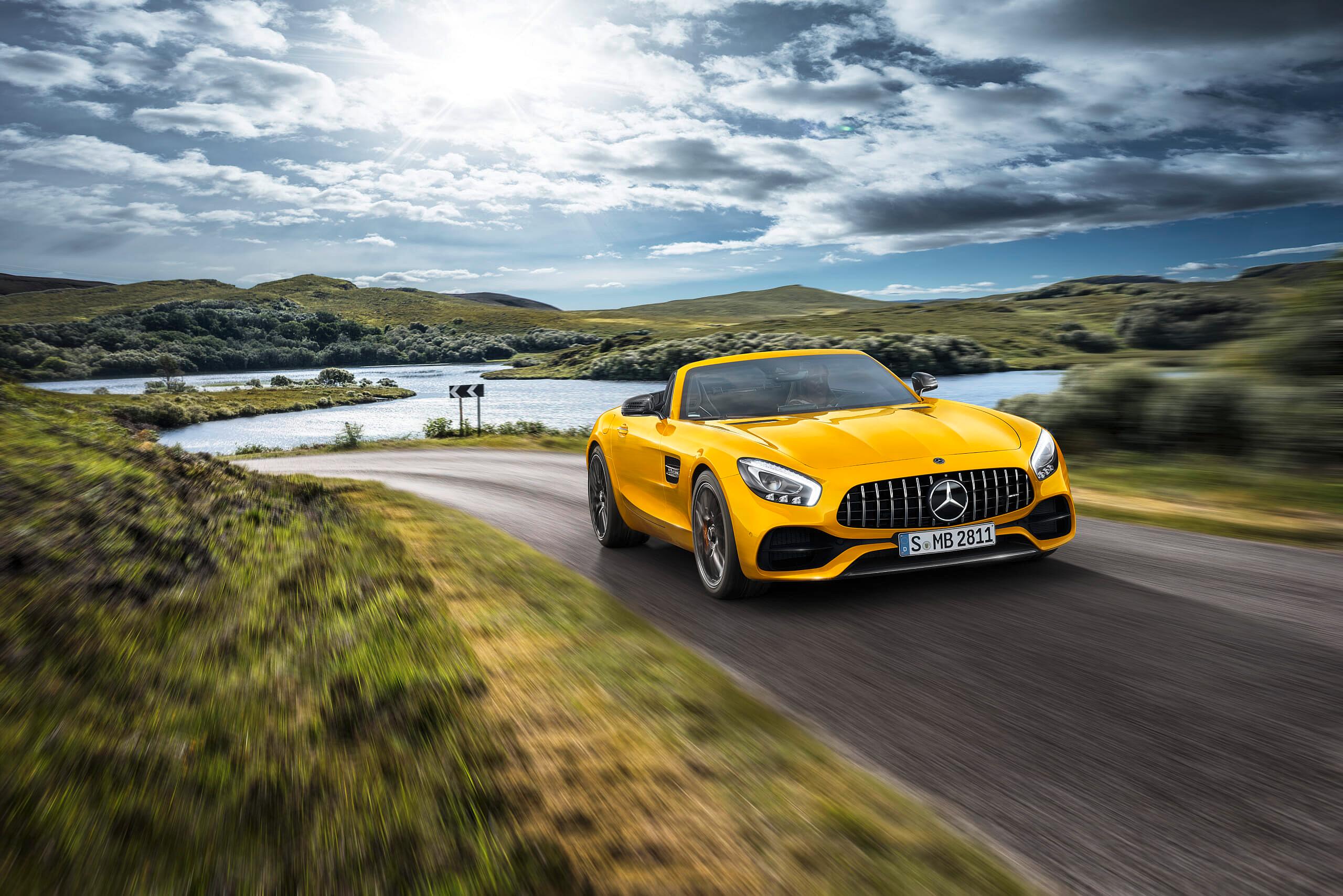 2019 Mercedes-AMG GT S Roadster1