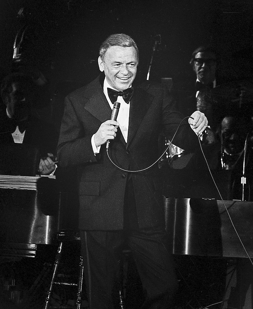 29465-67.1e_Caesars+Palace+Circus+Maximus+Frank+Sinatra_6.6.74.jpg