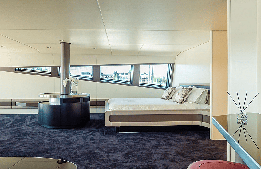 royal-falcon-one-master-suite