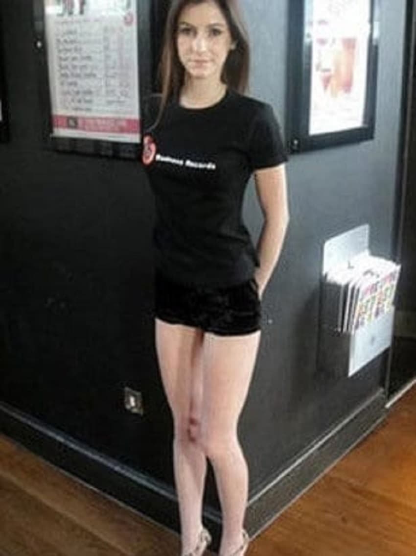 girl-with-dong-long-2.jpg Second girl with dong pic larger