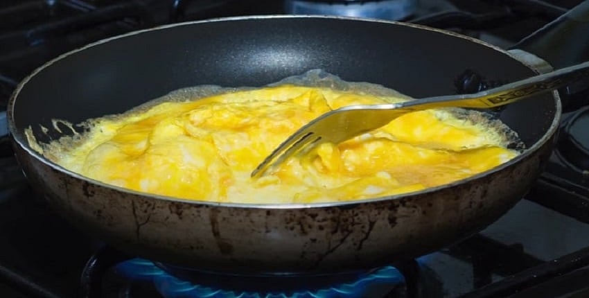 eggs-pan Eggs in pan