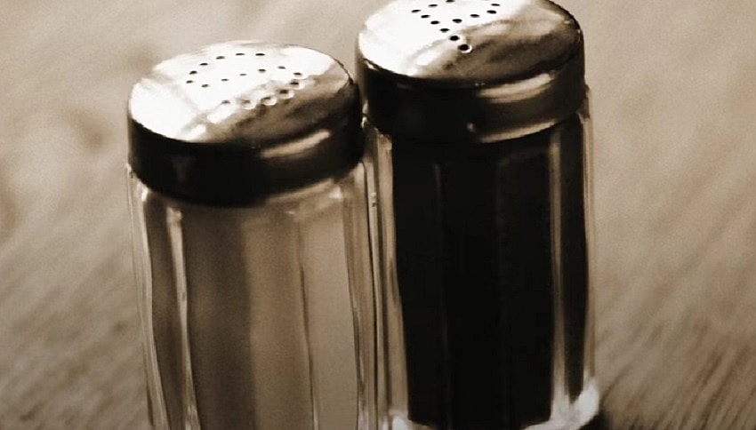 egg-grab-3 Salt and pepper